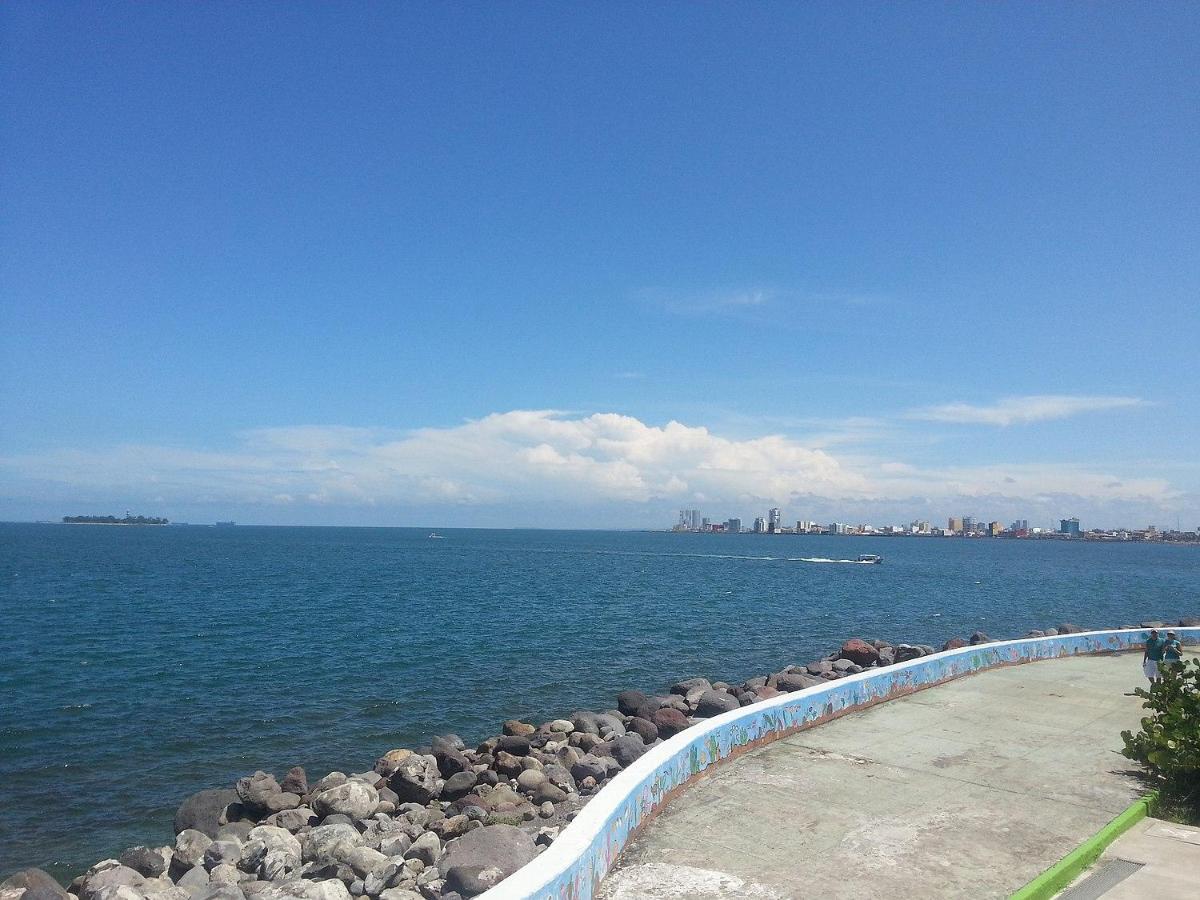 Suites Brisa Marina - Atras De Playa Regatas Y El Malecon, 6 Calles Del Acuario เวราครูซ ภายนอก รูปภาพ