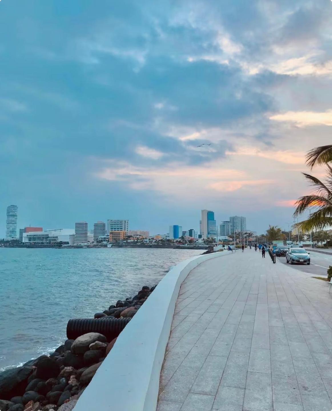 Suites Brisa Marina - Atras De Playa Regatas Y El Malecon, 6 Calles Del Acuario เวราครูซ ภายนอก รูปภาพ